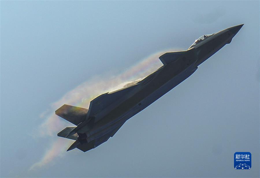 (镜观中国·新华社国内新闻照片一周精选)(8)歼-20战机亮相中国航展