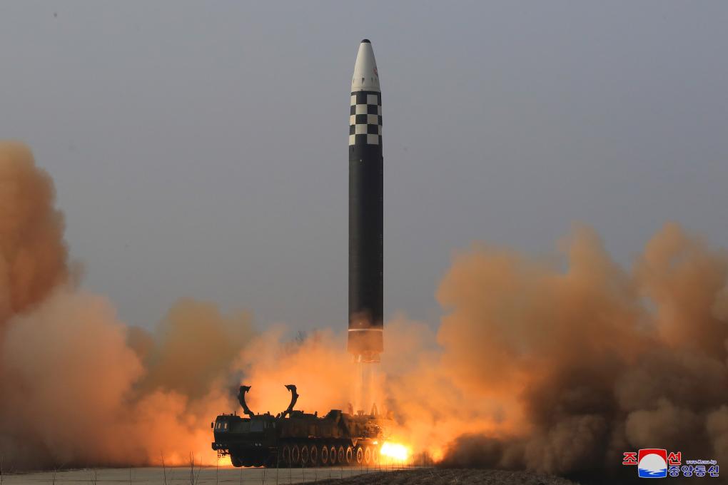 朝鲜成功试射“火星炮-18”型洲际弹道导弹-新华网