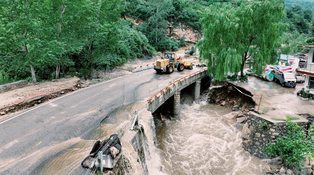 河北因强降雨公路断交864处 确保48小时内抢通