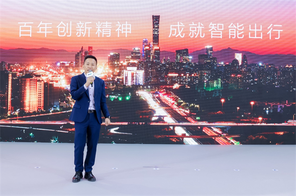 京西集团董事、首席执行官郑洁亮发表主旨演讲。 郝延摄