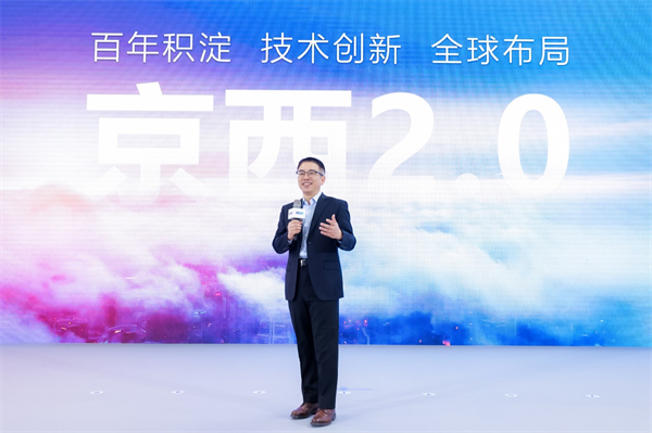 京西集团中国区总裁江永玮介绍张家口生产基地。 郝延摄