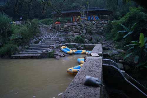 大雨 山洪广西金秀瑶族自治县 漂流