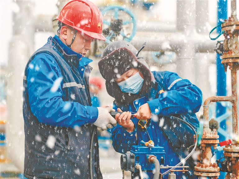 中国石油乌鲁木齐石化风雪无阻保运行