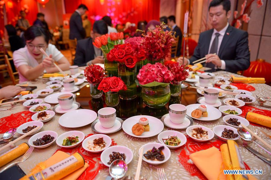 MALAYSIA-KUALA LUMPUR-CHINESE LUNAR NEW YEAR'S EVE-FESTIVE FOOD