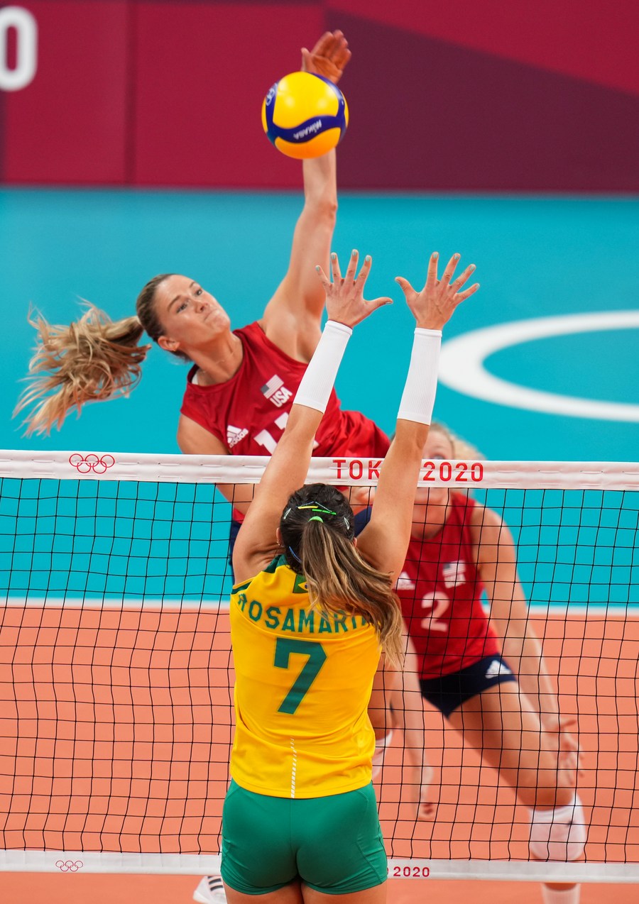 U S Sweep Brazil To Win Their First Women S Volleyball Olympic Gold Xinhua English News Cn