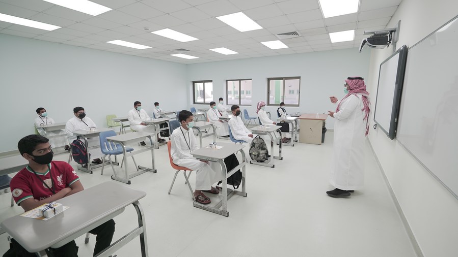 Saudi students return to school after 17month online education Xinhua