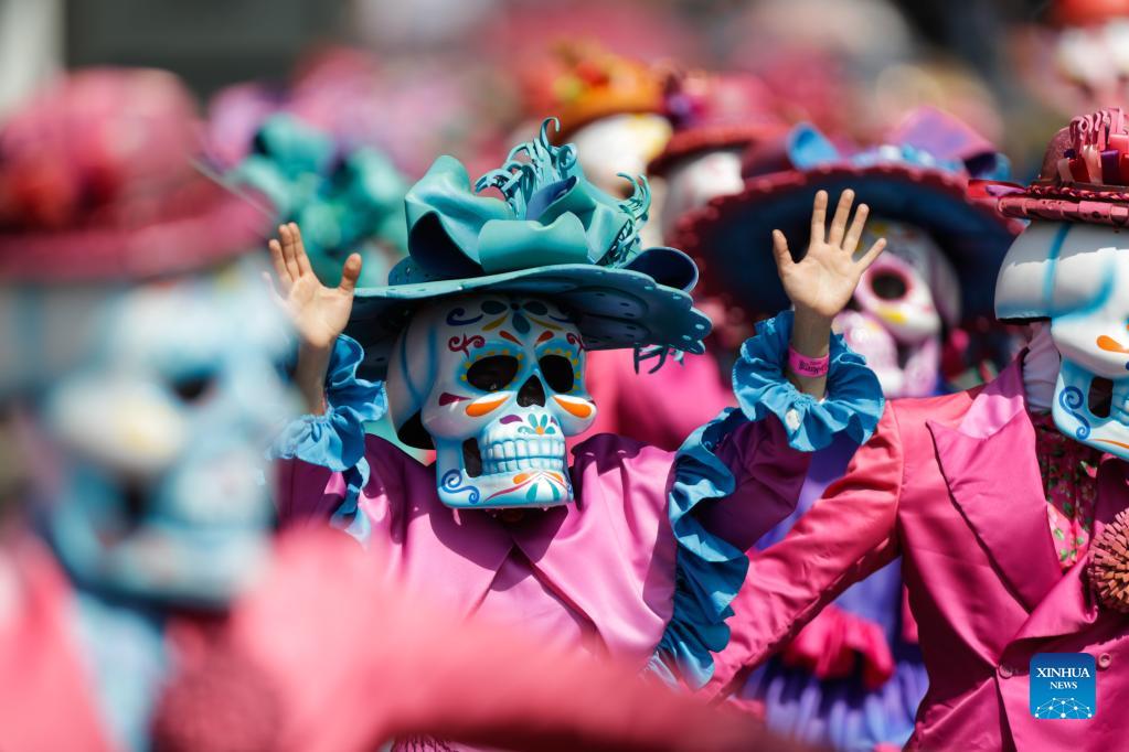 People take part in Day of Dead Parade in Mexico City Xinhua