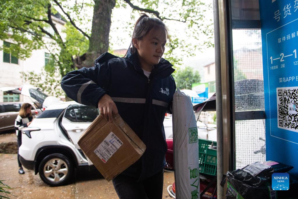 Pic Story Rural Deliverywoman In Leiyang Hunan Xinhua