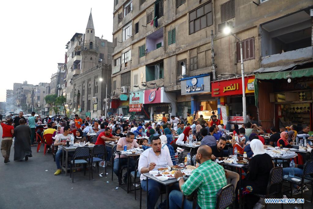 People have iftar during Ramadan in Cairo Egypt Xinhua