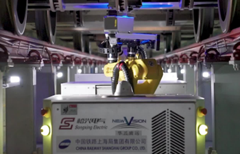 Robot "doctors" ensure Spring Festival train transportation safety