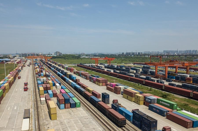 China's foreign trade hits new high in first 7 months