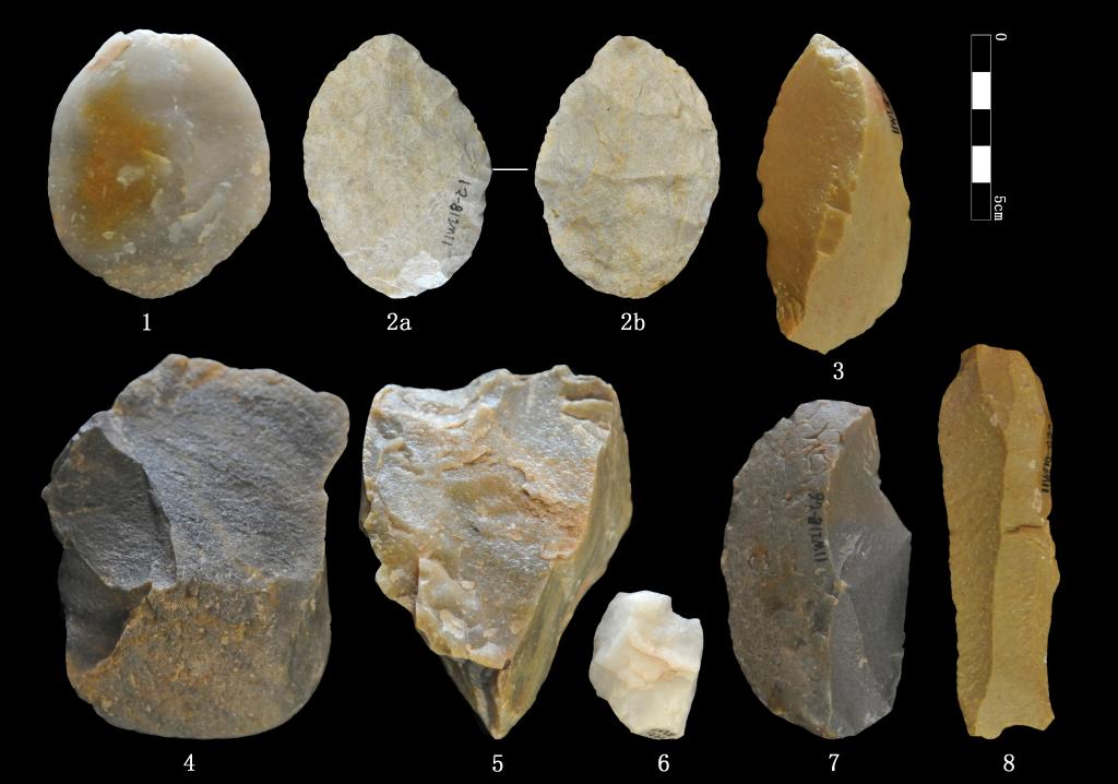 内蒙古鄂尔多斯市出土大量旧石器时代石器-新华网