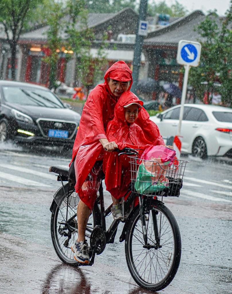 新华全媒+丨强降雨来袭！北京拉k1体育 k1体育官网响“三预警” 全力保障安全度汛(图2)