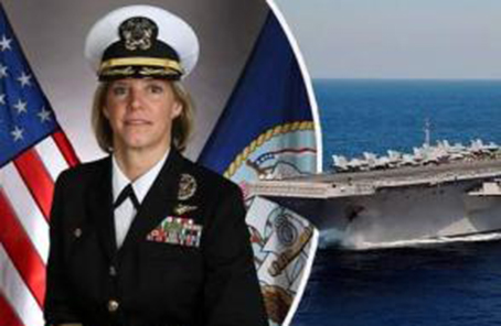 女性首次出任美军航母舰长