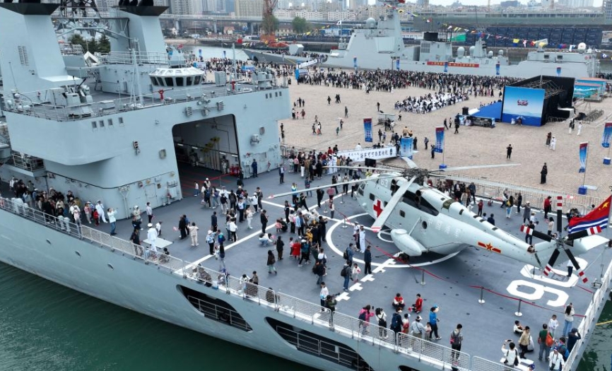 海軍成立紀念日艦艇開放活動在青島舉行