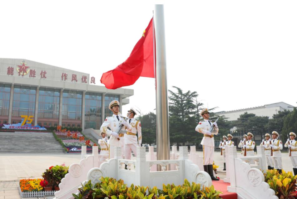 海軍機關隆重舉行升國旗儀式