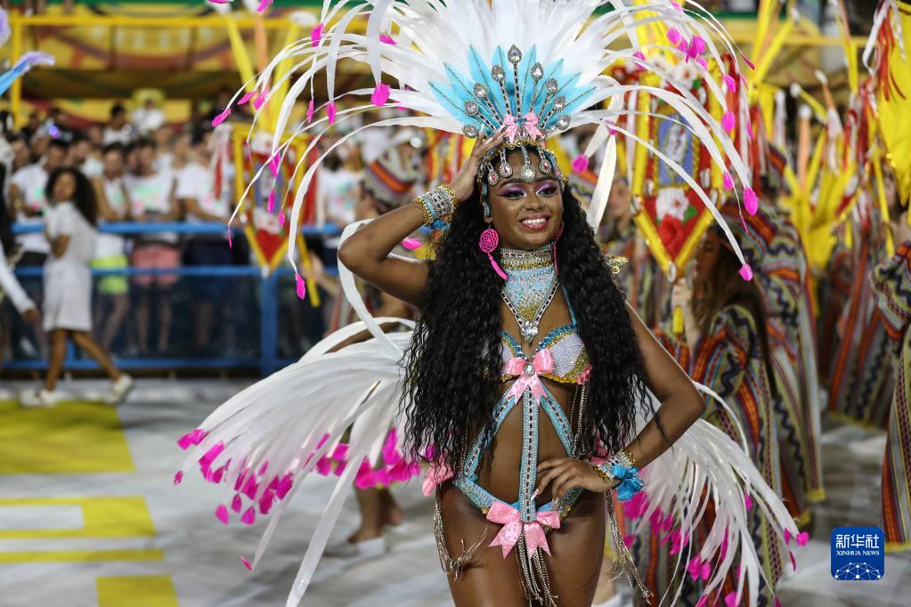 巴西里约热内卢举行狂欢节桑巴巡演活动