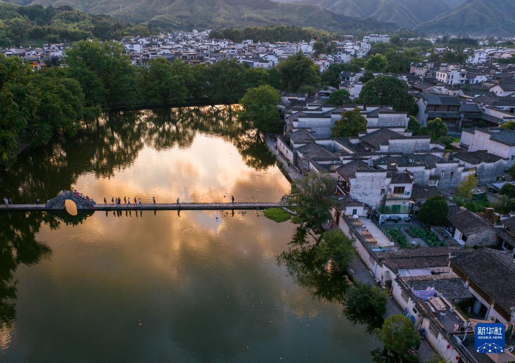 夏日乡村美景引游人-7月7日，游