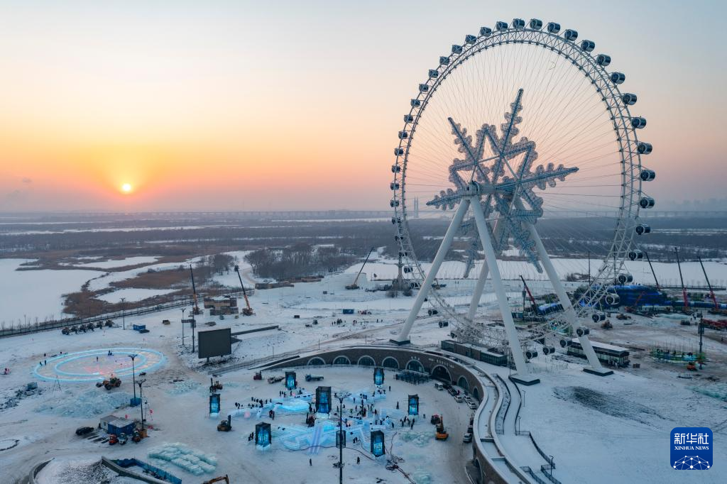 哈尔滨冰雪大世界冰建施工火热展开