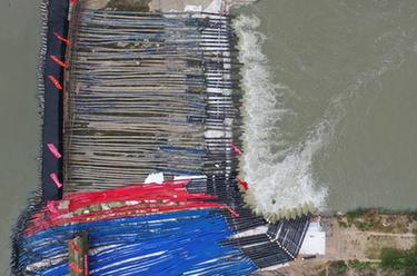 南京：架設水電泵保供水