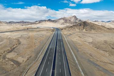 新華全媒+丨第三條進出新疆高速公路通車