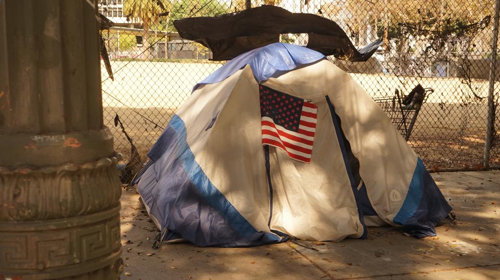 美國洛杉磯縣：無家可歸者人數上升 突破6.9萬
