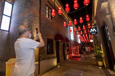 上海：老弄堂裏的中秋燈會