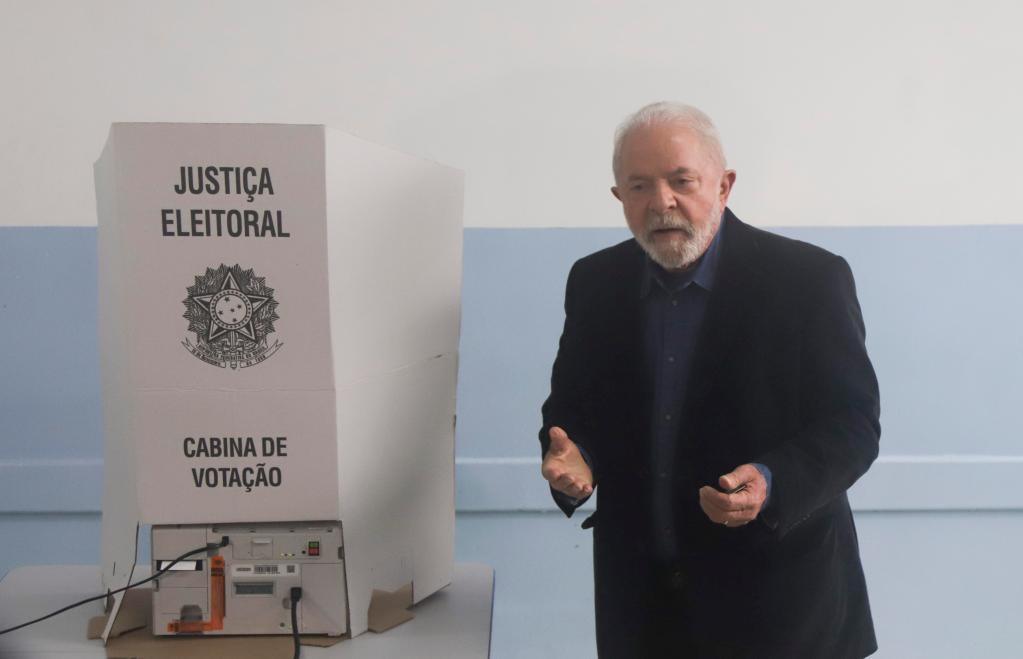 巴西總統選舉首輪投票開始