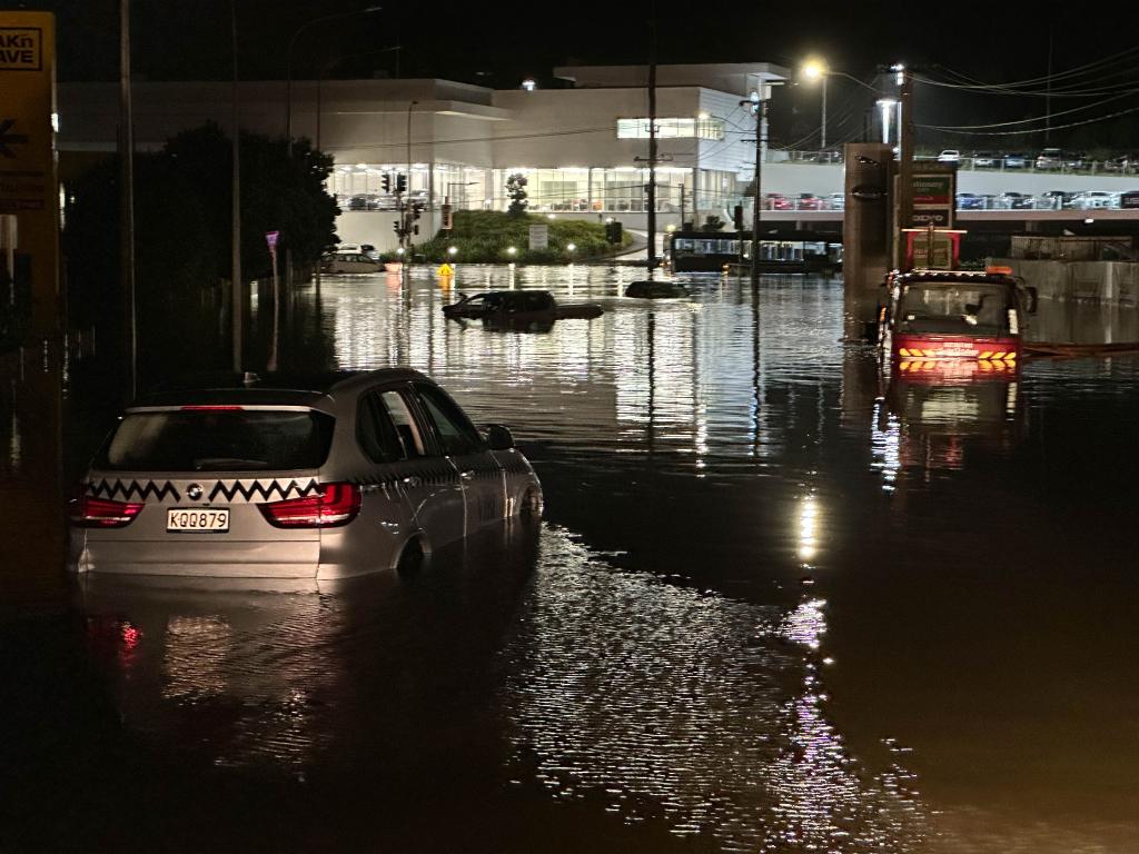 暴雨引發洪災 新西蘭奧克蘭進入緊急狀態