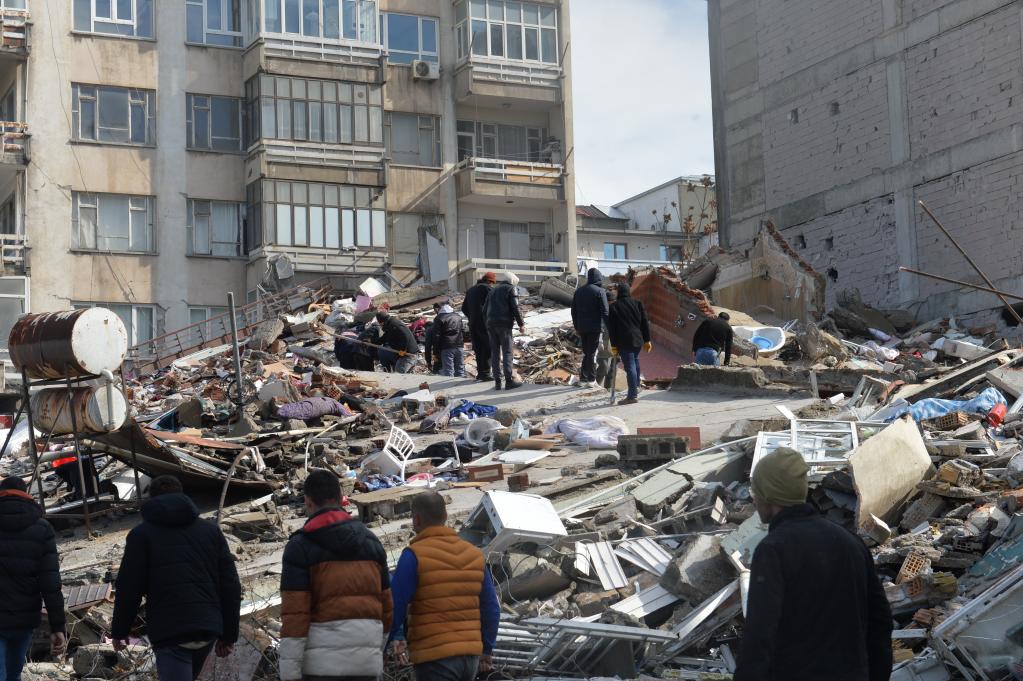 土耳其南部強烈地震已致該國逾5400人喪生