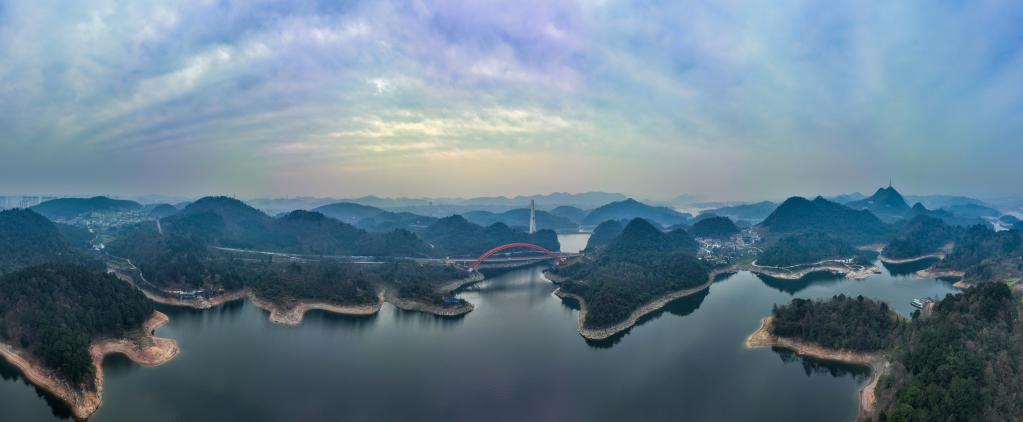 新华全媒+丨卫星+穿越机——独特视角瞰“中国桥梁博物馆”