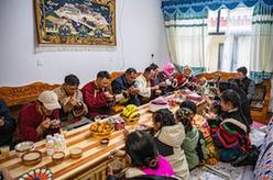 西藏：搬遷群眾歡度“古突”之夜