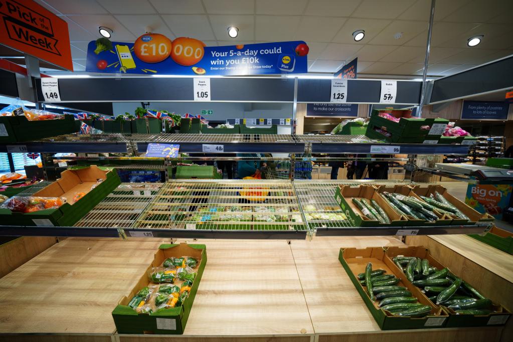果蔬供應短缺 英國多家超市實施限購措施
