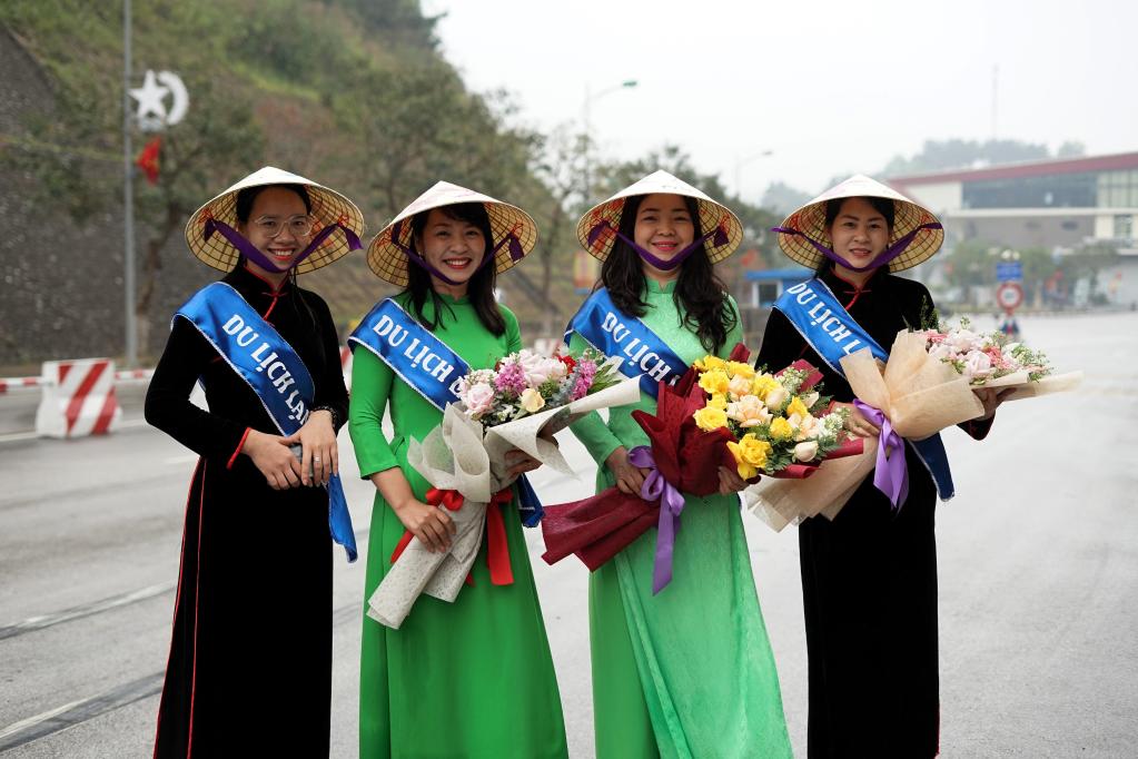 越南舉行儀式熱烈歡迎中國遊客