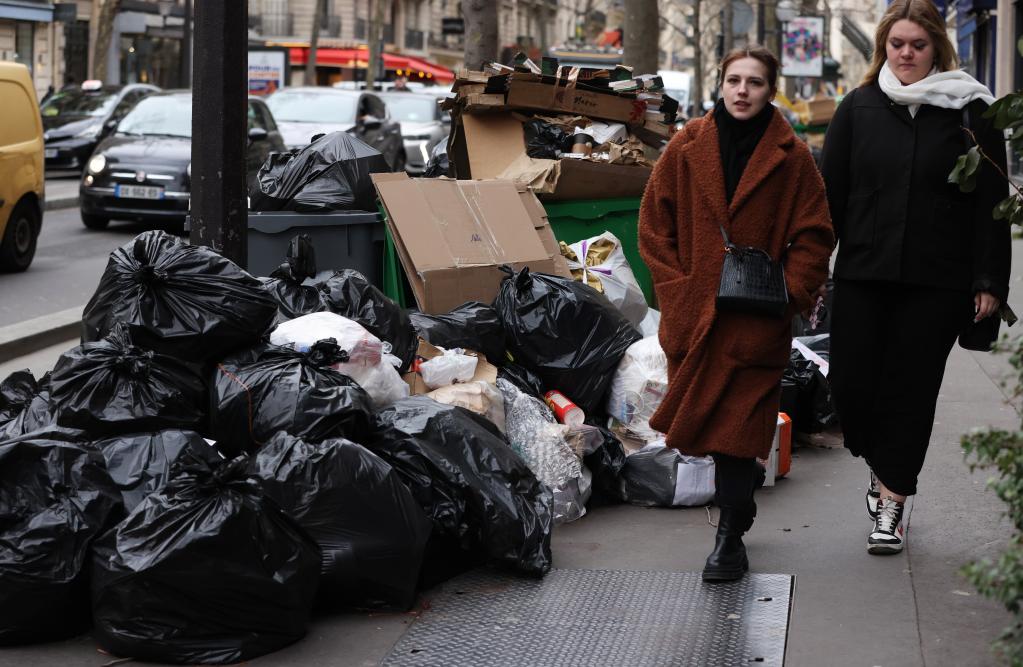 巴黎遭遇垃圾圍城