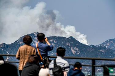 韓國首爾市中心發生山火