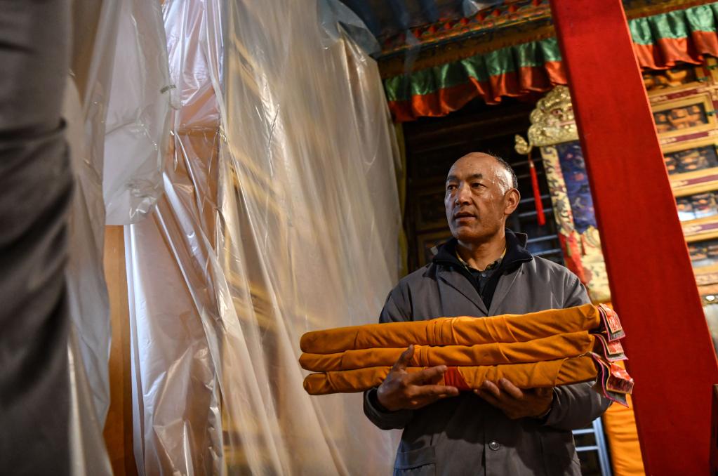 西藏工匠丨久米次成：修復千年貝葉經 傳承古老藏文化