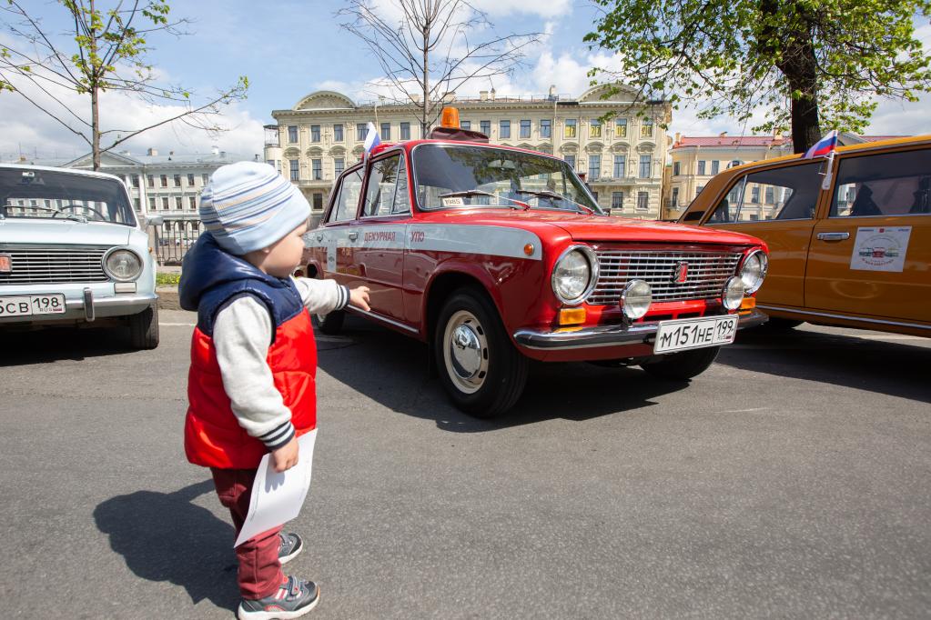 聖彼得堡：街頭老爺車展