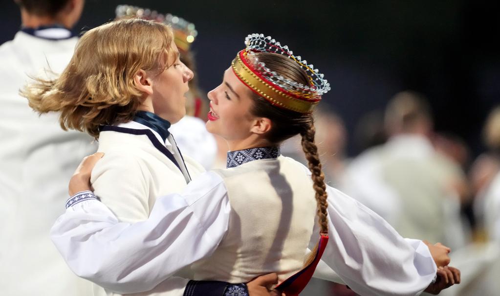 拉脱维亚举办大型团体舞蹈表演活动