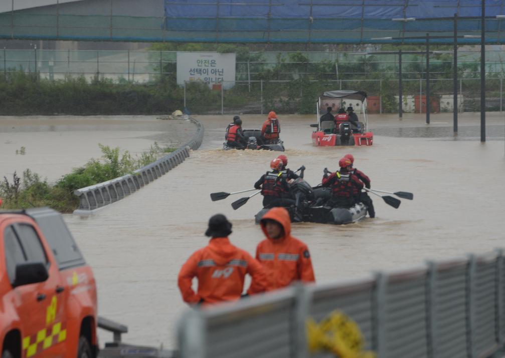 韩国连日强降雨已造成24人死亡