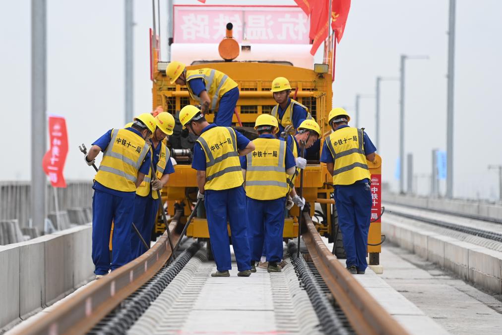 浙江：杭温铁路开始全线铺轨