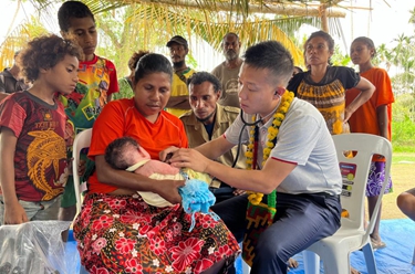 通讯：传递希望和幸福——中国援巴新医疗队提升当地新生儿救治能力