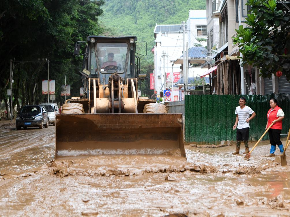 广西凌云县遭遇强降雨 当地安全转移群众6000余人