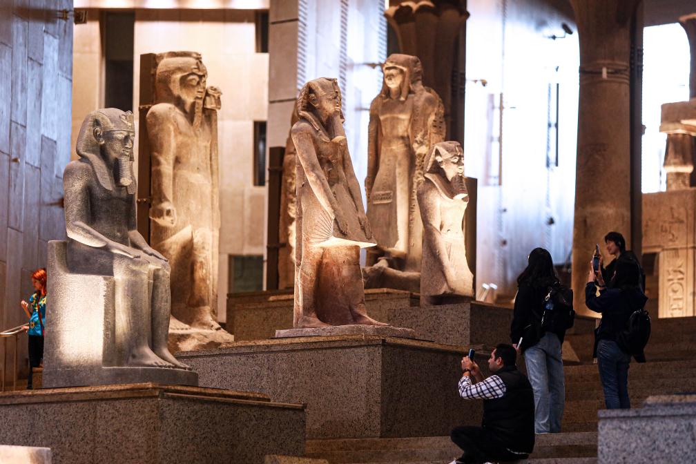 大埃及博物館“大樓梯”走廊開放