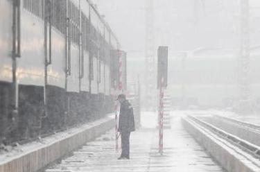 北京启动暴雪、寒潮、道路结冰三重气象预警