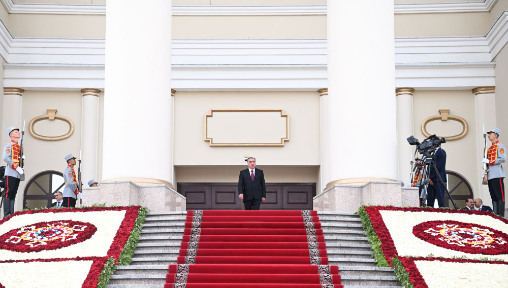 图片快讯丨习近平在杜尚别出席塔吉克斯坦总统拉赫蒙举行的欢迎仪式(图1)