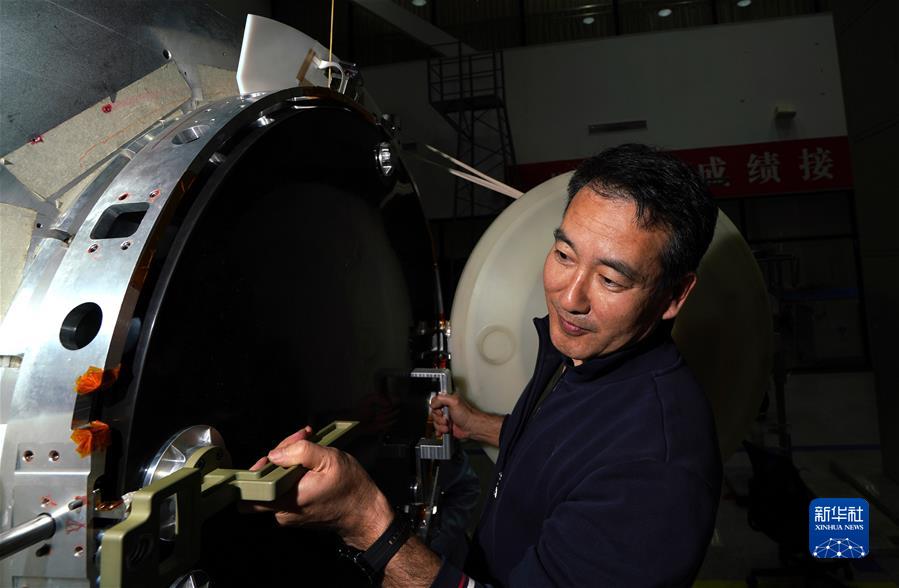 (新华全媒头条·图文互动)(1)飞天英雄征寰宇——记神舟十三号航天员