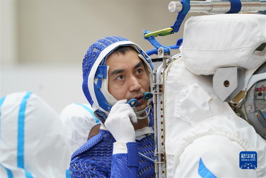 (新华全媒头条·图文互动)(6)飞天英雄征寰宇——记神舟十三号航天员