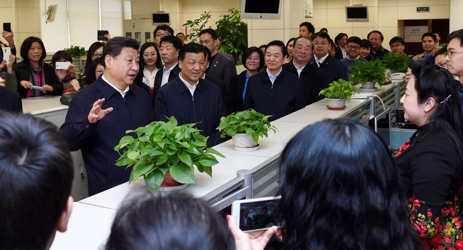 习近平到新华社调研