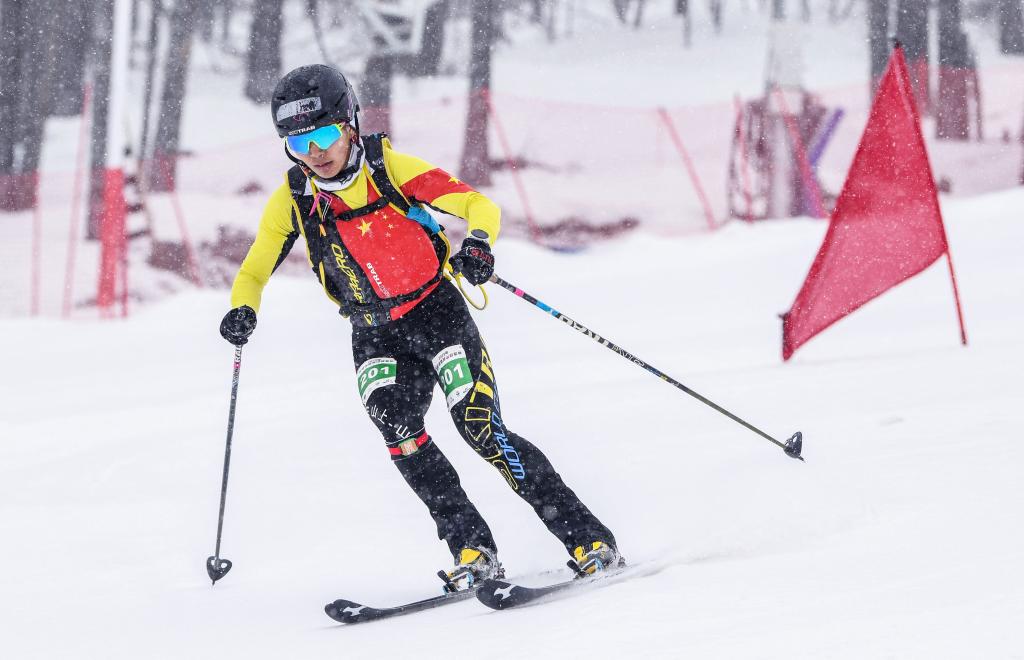 新华全媒+丨玉珍拉姆:不服输的姑娘,在雪山上飞翔